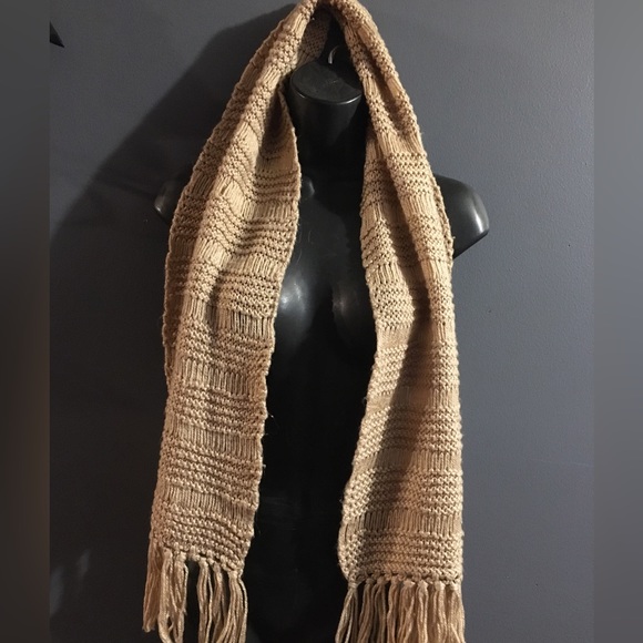 Tan Crochet 🧶 Scarf 🧣 - Picture 5 of 9
